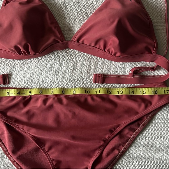 Size XL Puma 2 piece swimsuit. - Picture 2 of 5